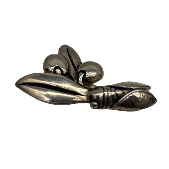 Vintage CAROLINEADES Pin Brooch Cicada And Leaves Bug Insect Silver Tone 2.5” - Picture 3 of 5